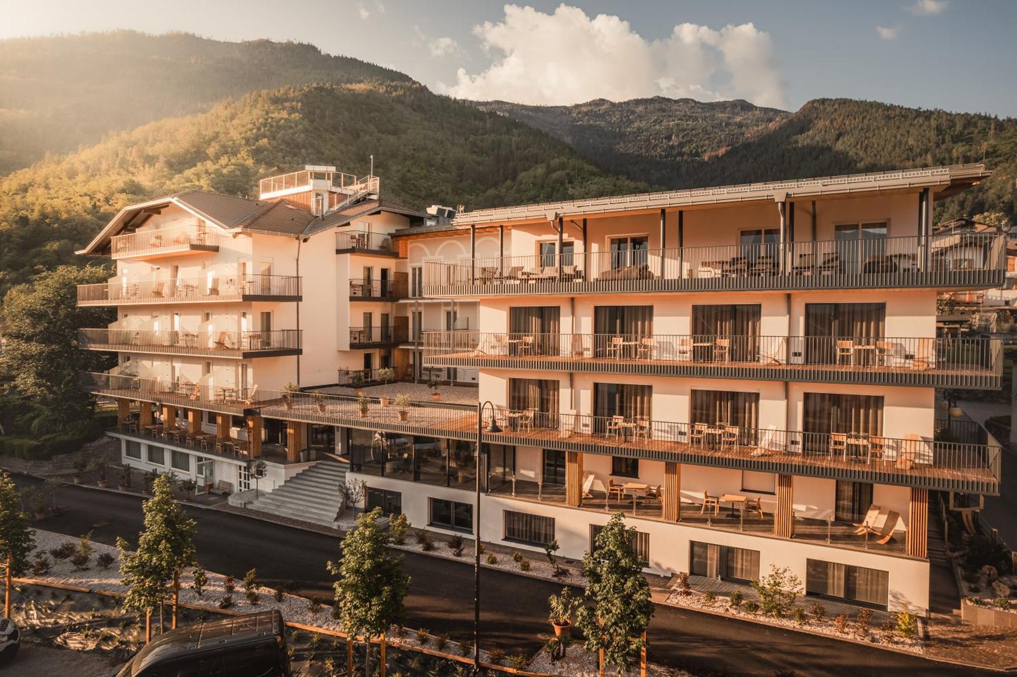 Cristallo Sport & Wellness Hotel Levico Terme Ngoại thất bức ảnh