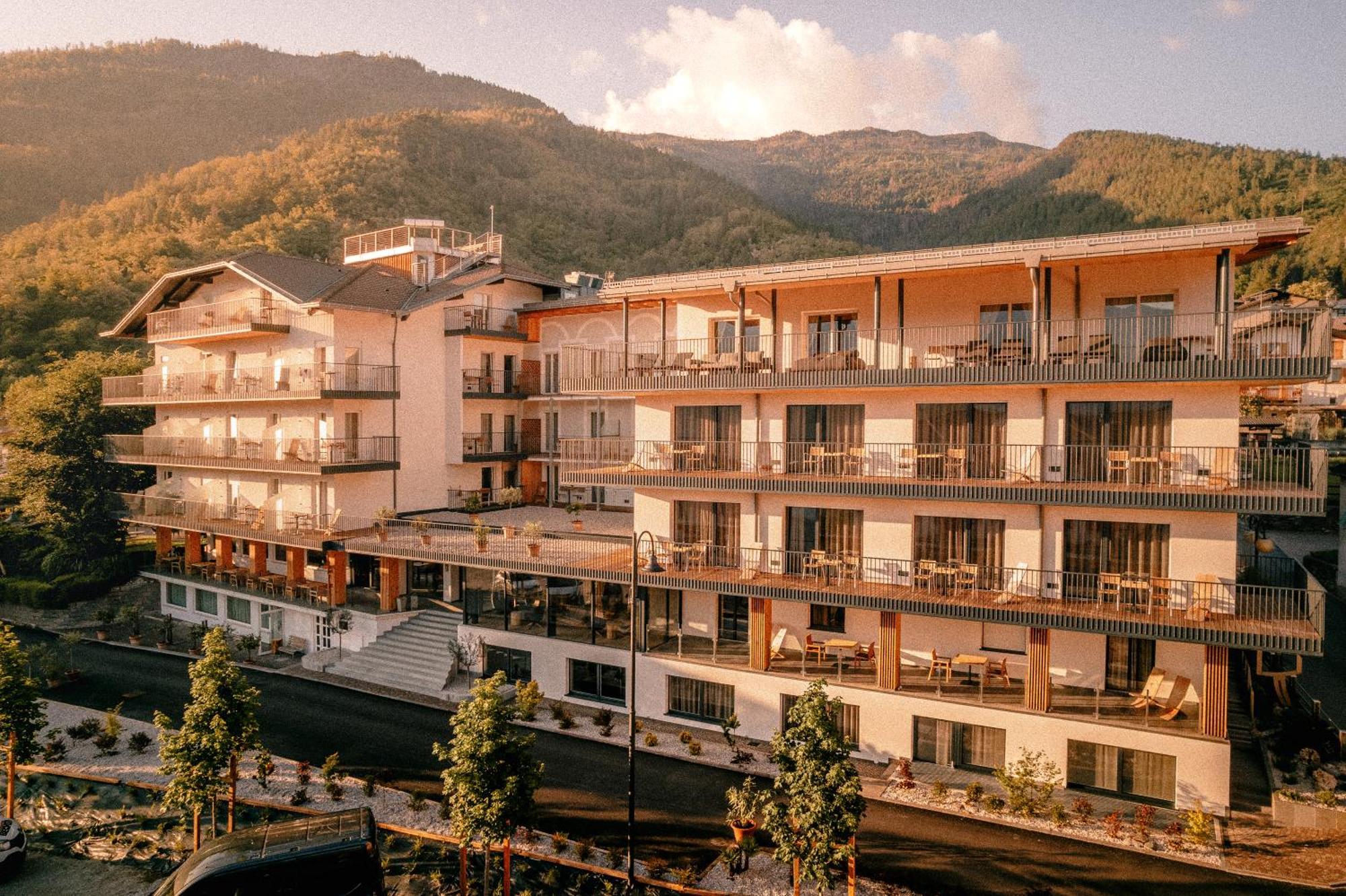 Cristallo Sport & Wellness Hotel Levico Terme Ngoại thất bức ảnh